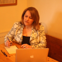 Deborah Labbate coaching with client on business planning
